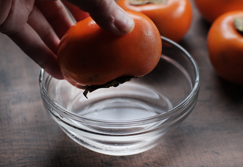 渋柿の渋抜き｜Removing the astringency from persimmons｜eat at home jp
